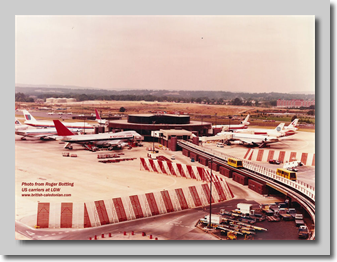 United 747 at LGW 